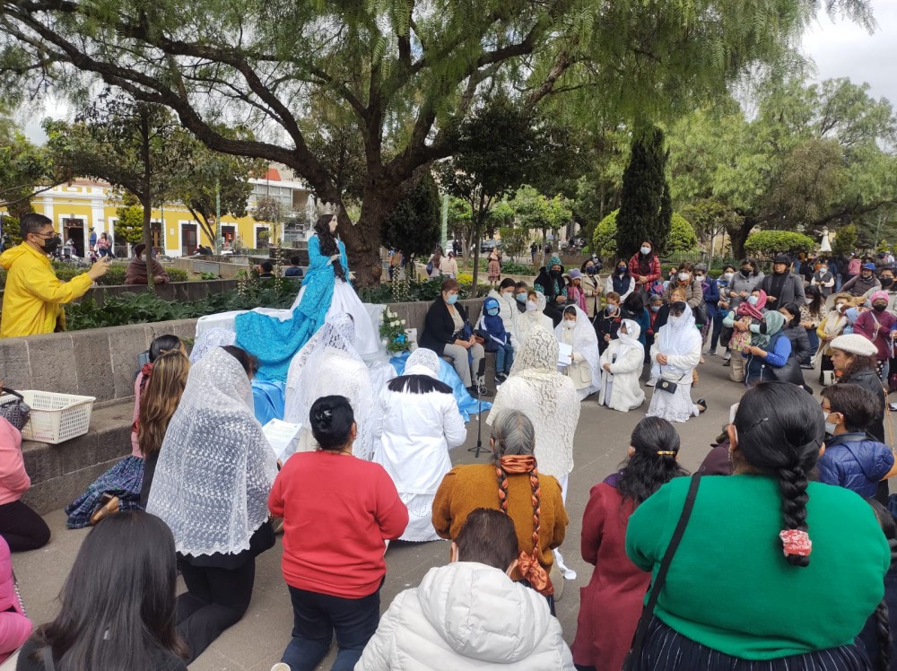 Quetzaltecas se unen al rezo mundial del rosario que se realiza en más de 40 países