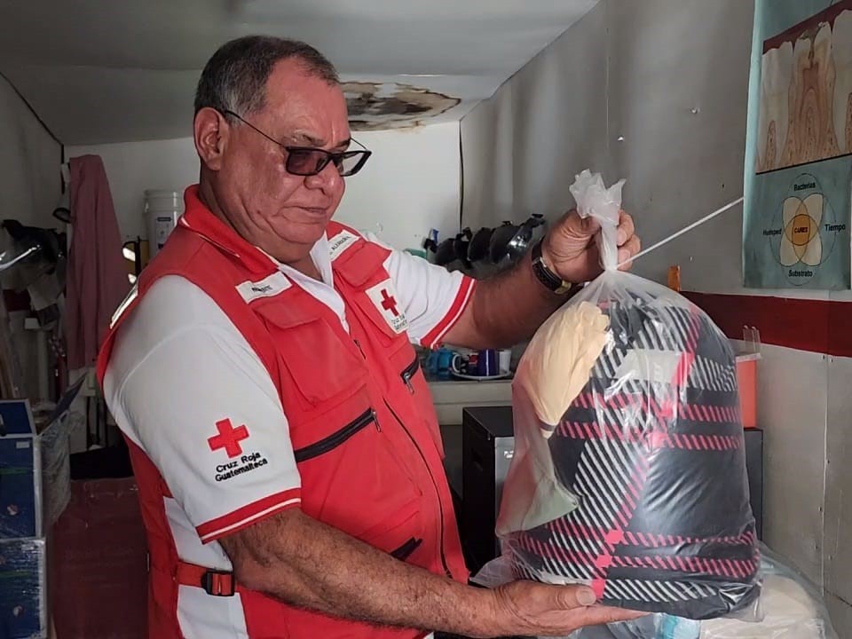 Reciben insumos para ayudar a migrantes en su paso por San Marcos