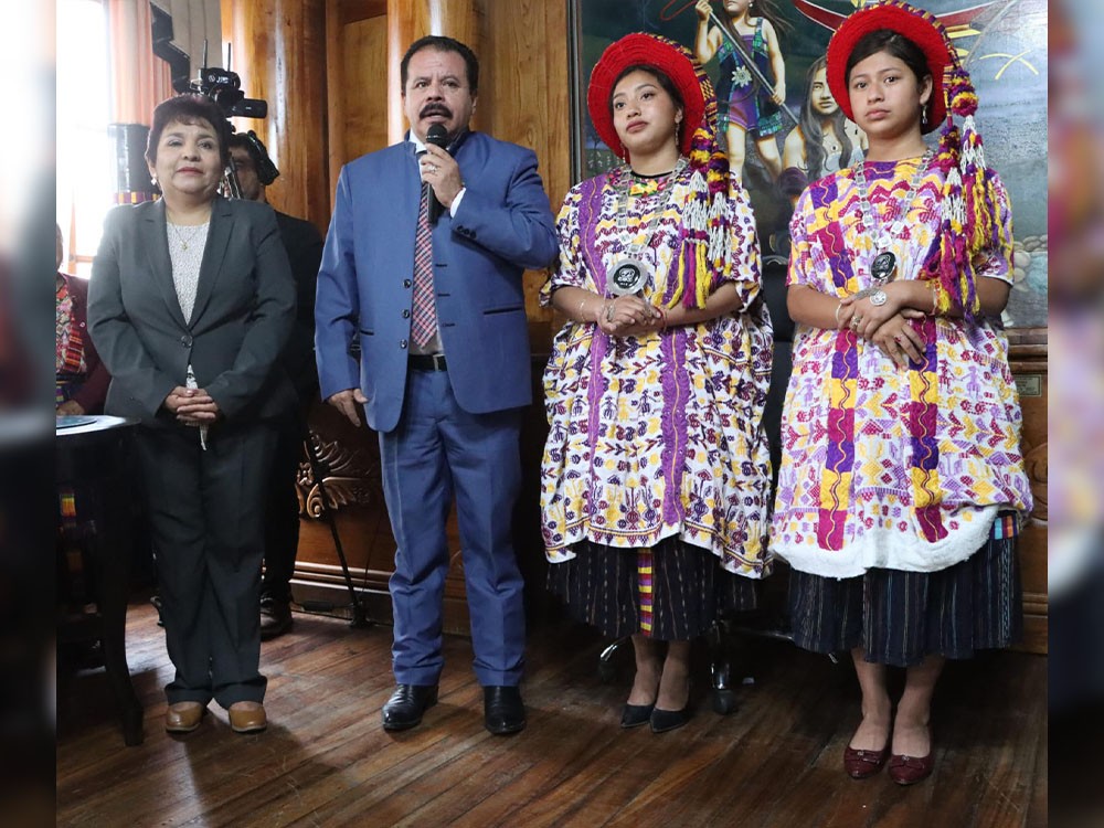 Renuevan chachales ceremoniales a representantes indígenas en Quetzaltenango