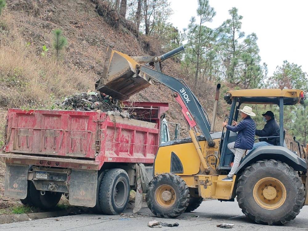 Retiran 140 toneladas de basura de las carreteras