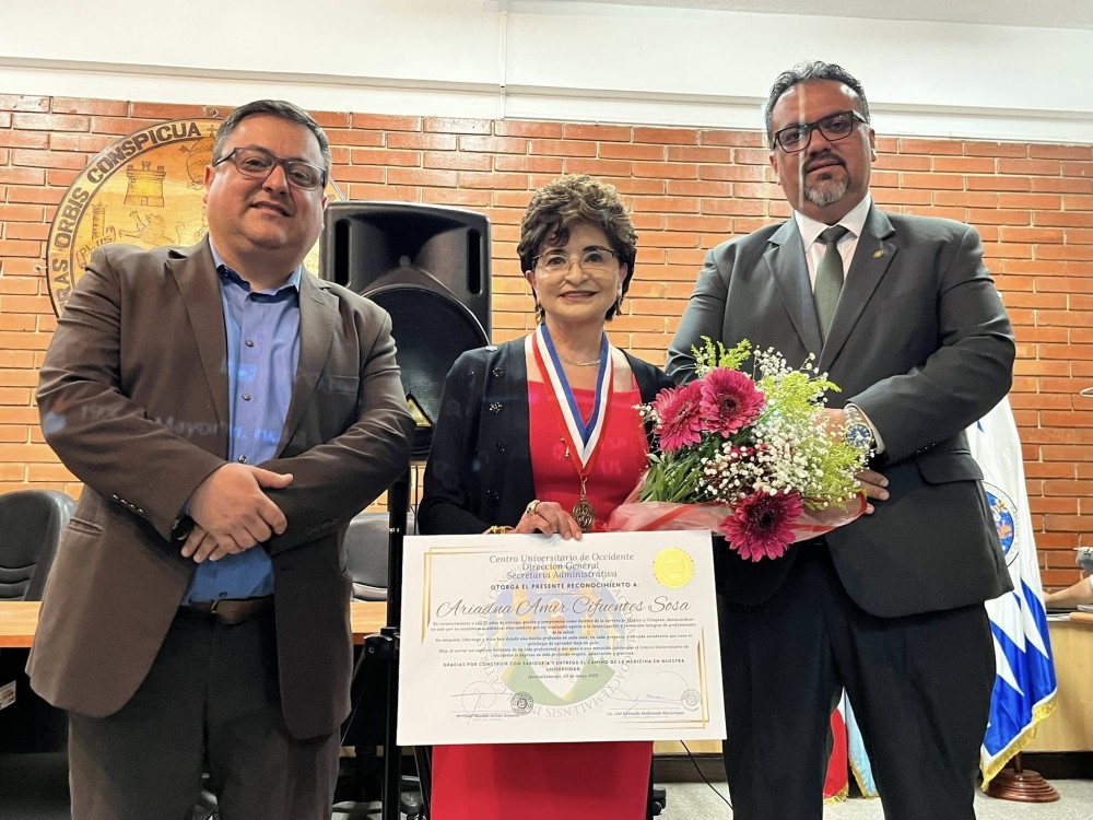 Rinden homenaje a la doctora Ariadna Cifuentes, por más de 30 años de servicio a la educación superior