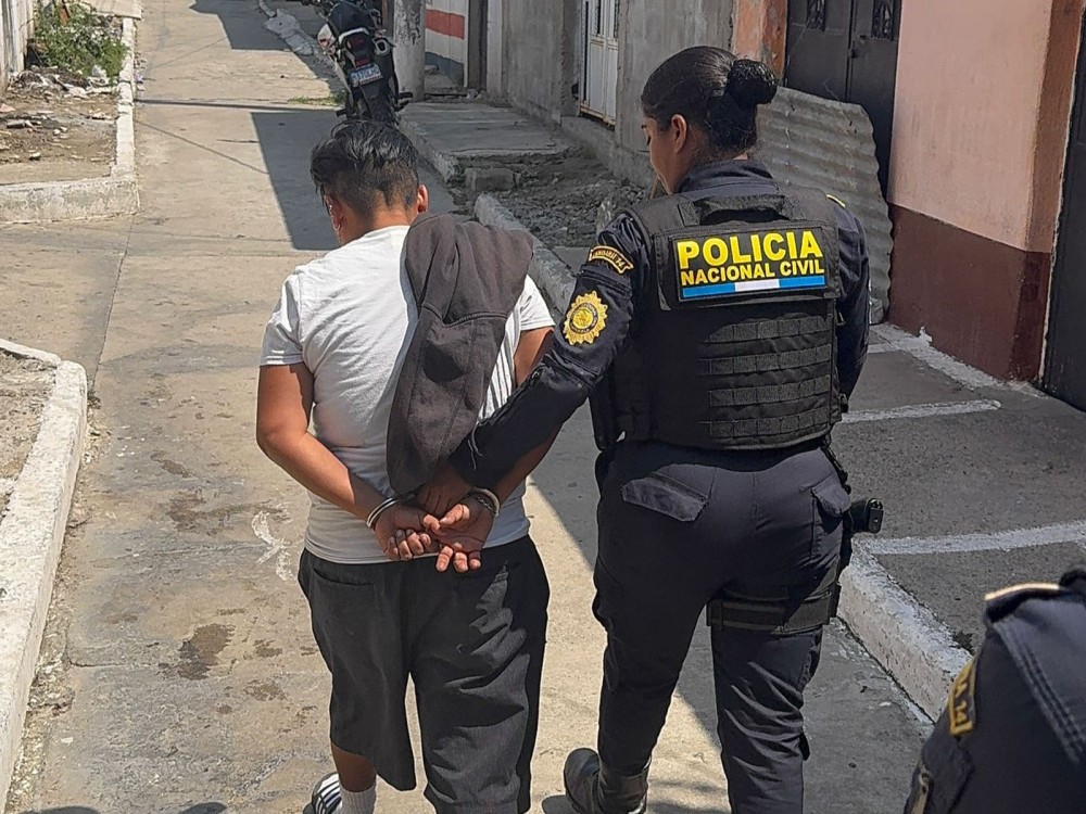 Sangriento enfrentamiento entre pandillas deja un muerto y un herido en la capital 