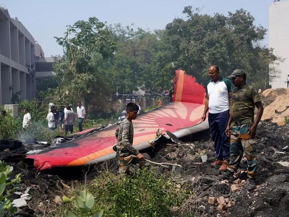 Tragedia aérea en la India: investigan posibles causas del accidente de avión que duró solo 30 segundos en el aire