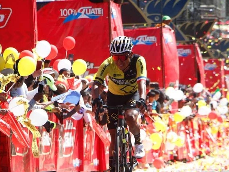 Un excepcional Gerson Toc  de Decorabaños se coloca el suéter líder en la Etapa Reina