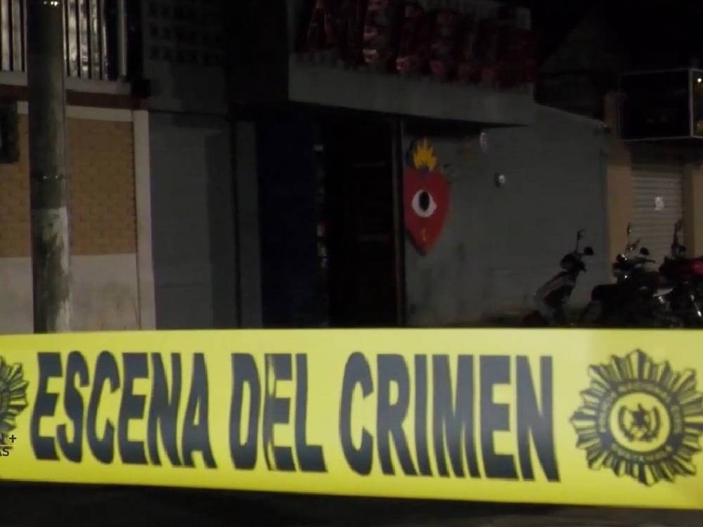 VIDEO | Localizan fragmentos de posible artefacto explosivo tras ataque a centro nocturno en Xela 
