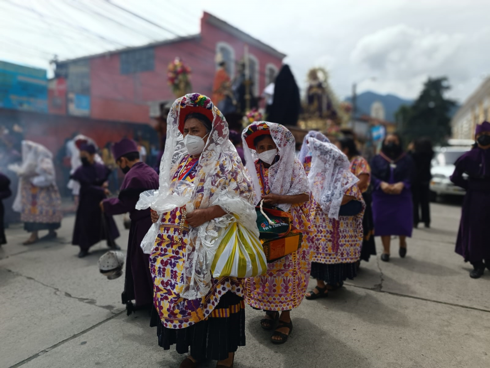 Virgen de dolores del templo de San Juan de Dios recorre calles de Quetzaltenango