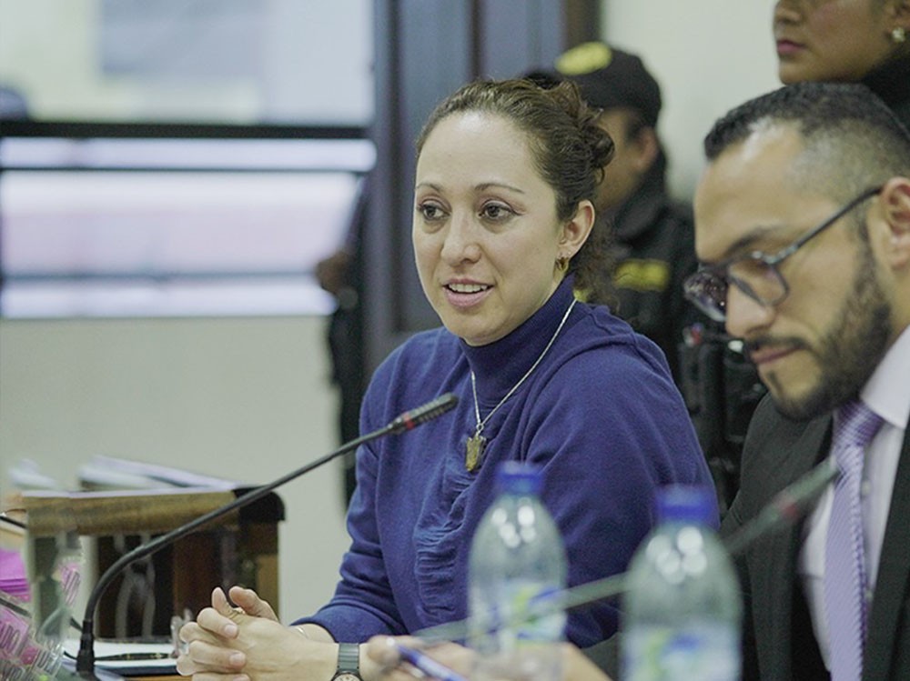 Virginia Laparra recupera su libertad y permanecerá en arresto domiciliario en Quetzaltenango 