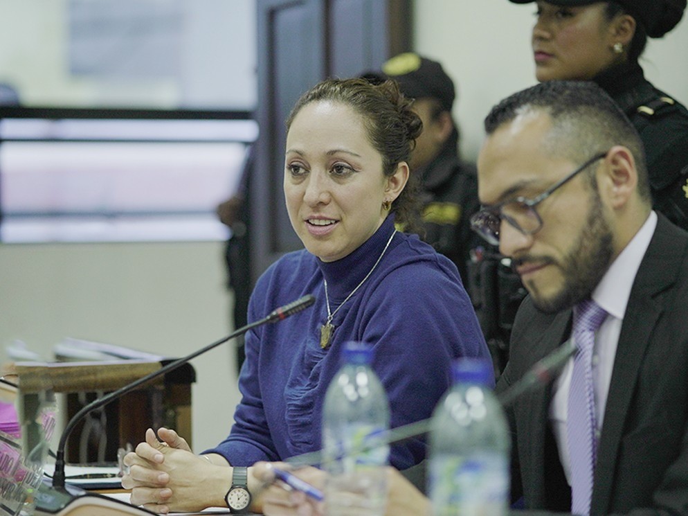Virginia Laparra sale al exilio 