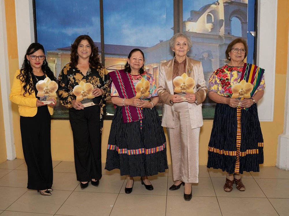 “Orquídea de oro” el reconocimiento a mujeres destacadas de Quetzaltenango