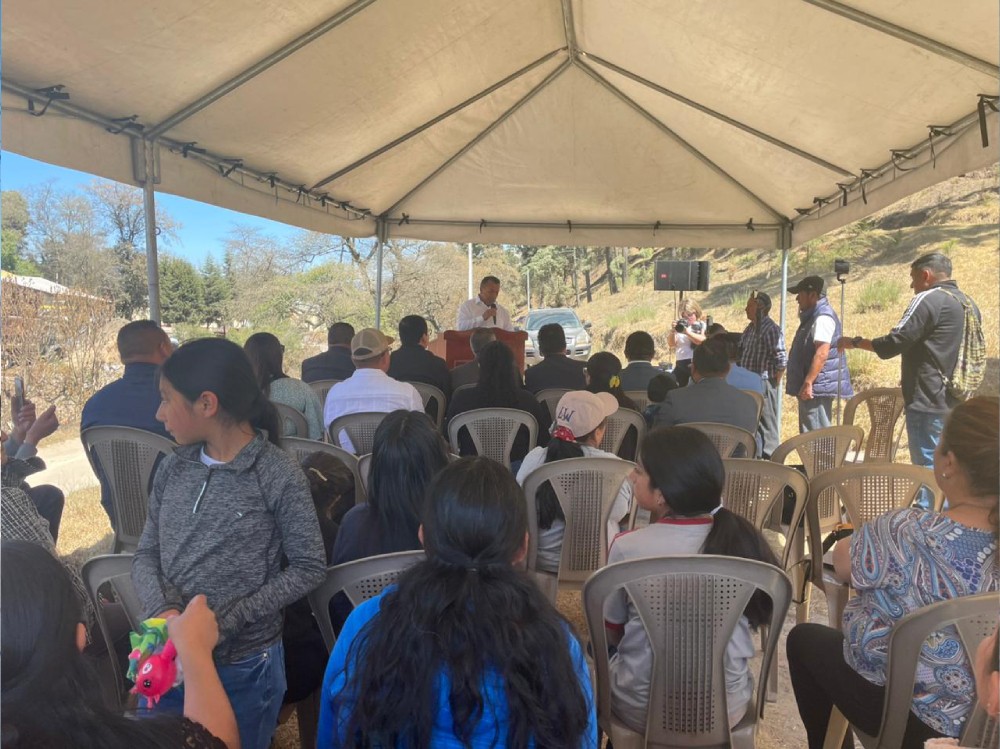 ​Autoridades municipales colocan la primera piedra del puente en el sector Baños de San Juan y la Colonia Prados en Salcajá, Quetzaltenango