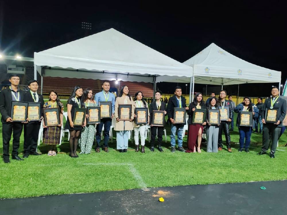 15 jóvenes huehuetecos reciben la Orden Chnab'jul por su destacada labor en arte, cultura, deportes y liderazgo juvenil