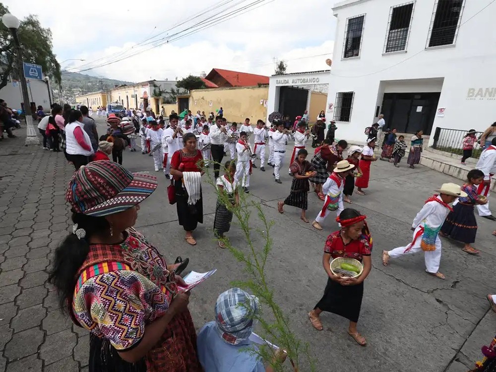 16 municipios representados por establecimientos educativos estarán participando en desfile intercultural 