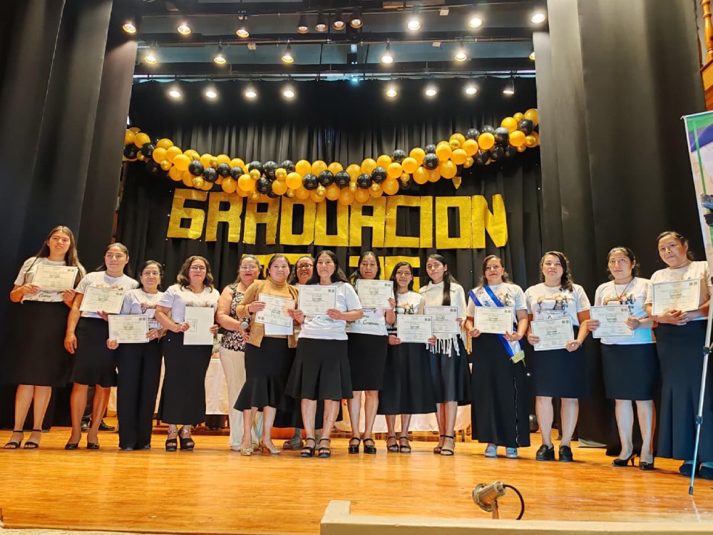 500 estudiantes finalizan formación y reciben certificación