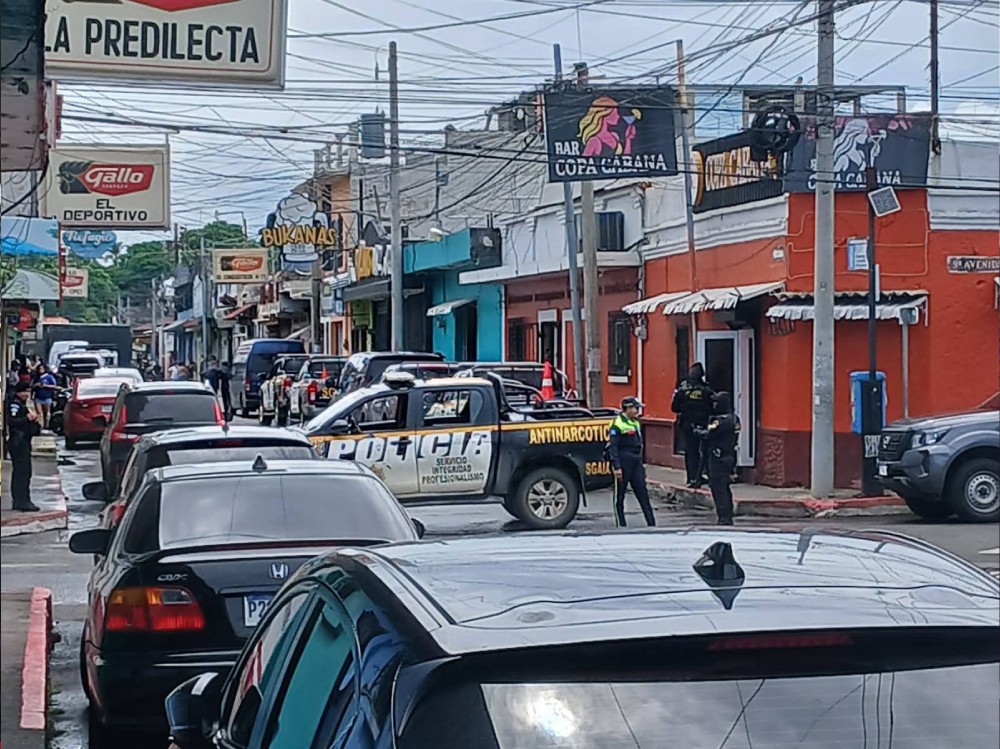 7 guatemaltecos y una mujer nicaragüense, capturados en allanamientos  Retalhuleu por el delito de lavado de dinero y trata de personas