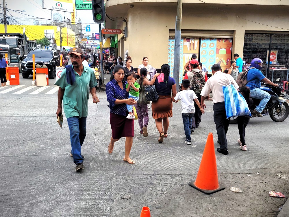 A pesar del calor en Coatepeque, recomiendan protegerse para evitar enfermedades respiratorias