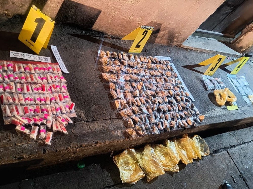 Abandonan droga al huir de la policía en Escuintla