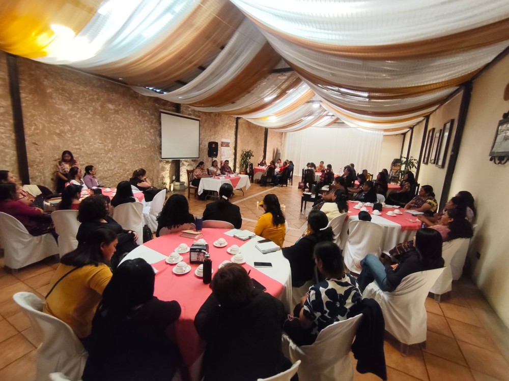 Aborda participación y derechos de la mujer indígena en conversatorio