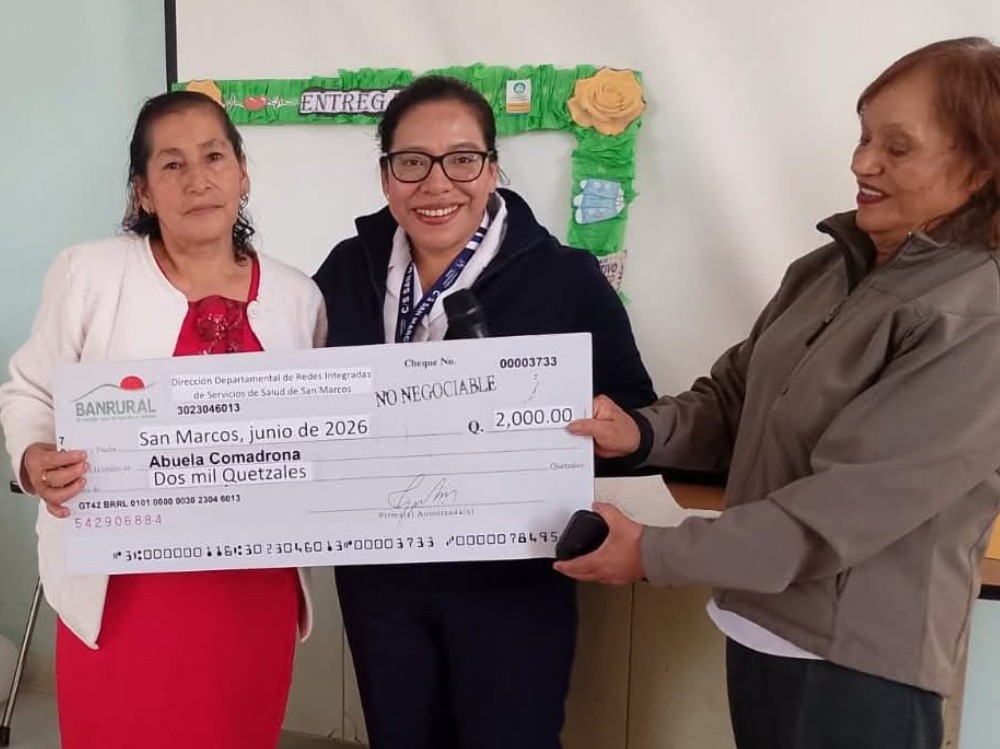 Abuelas comadronas reciben estipendio económico en reconocimiento a su valiosa labor comunitaria