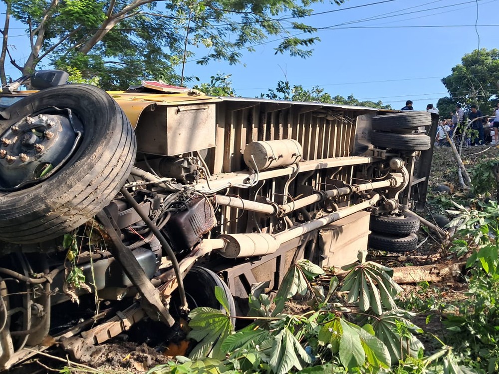 Accidente colectivo deja varios heridos en el km 127 de la CA-2, en Río Bravo, Suchitepéquez
