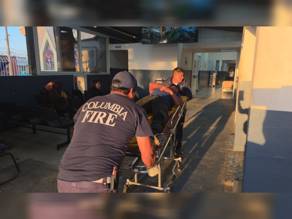 Accidente de motocicleta en ruta a San Francisco Zapotitlán deja tres heridos 