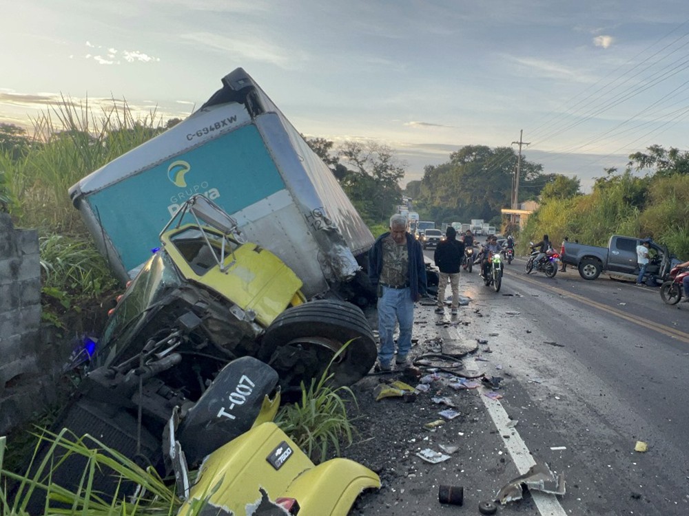 Accidente en el km 159.5 de la ruta CA2 deja un herido y daños materiales en dos vehículos