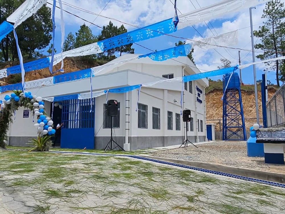 Acercan servicios de salud a comunidades con pobreza y pobreza extrema
