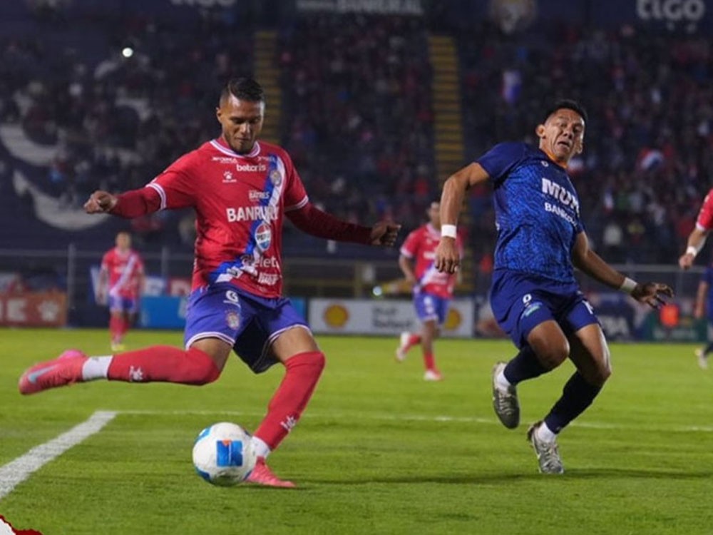 Achuapa le quita el invicto de 18 partidos sin perder en casa a un deslucido Xelajú