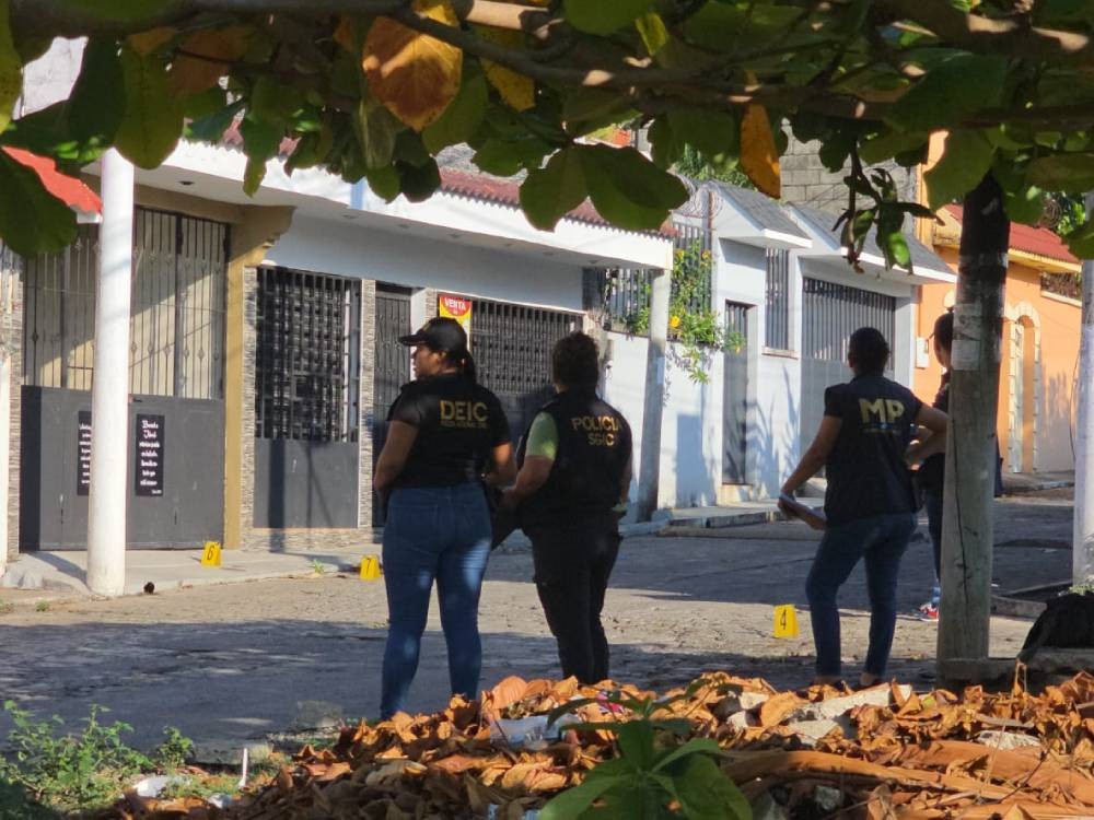 Acribillan a hombre frente a su familia en Residenciales Miralbosque