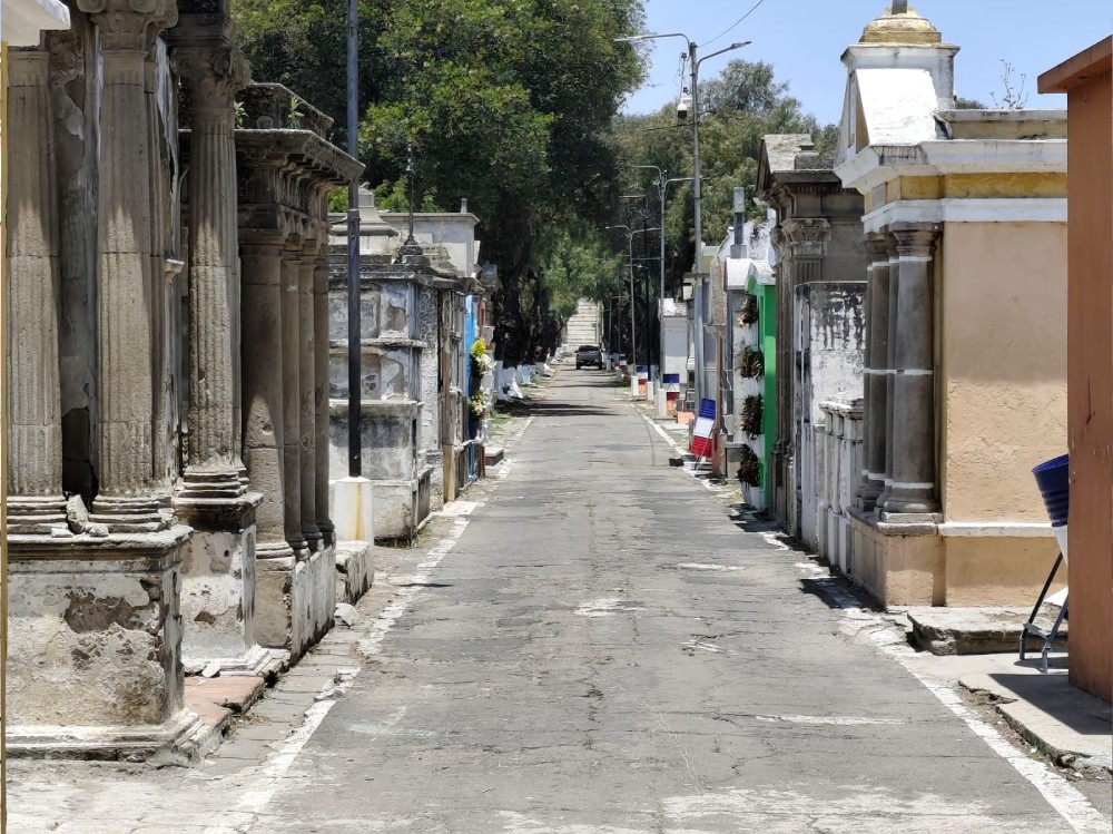 Administración del Cementerio General pide control ante ingreso indebido de estudiantes