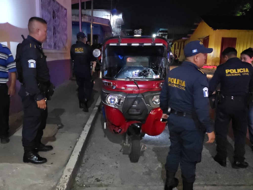 Agentes de la Policía Nacional Civil son atropellados en Mazatenango