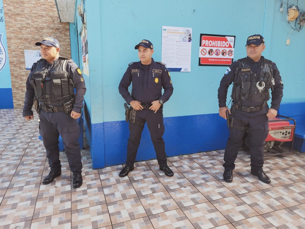 Agentes de PNC y PMT brindan seguridad en Coatepeque