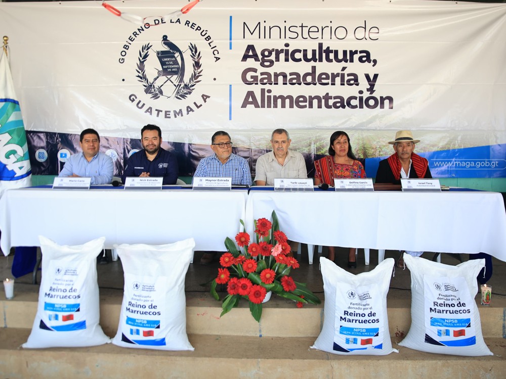 Agricultores de Totonicapán reciben fertilizantes