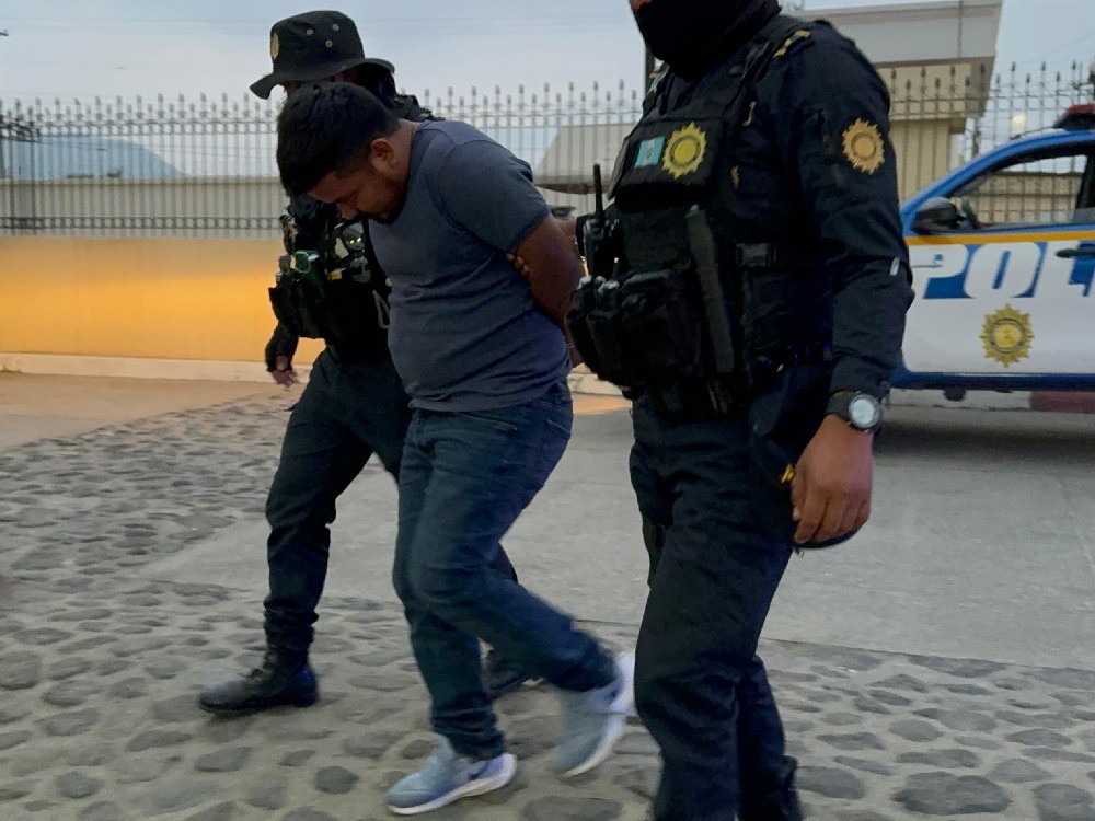 AHORA: Capturado con varios colmillos de droga 