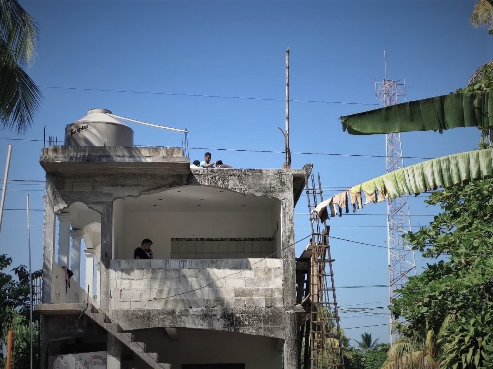 Albañil sufre descarga eléctrica mientras trabajaba 