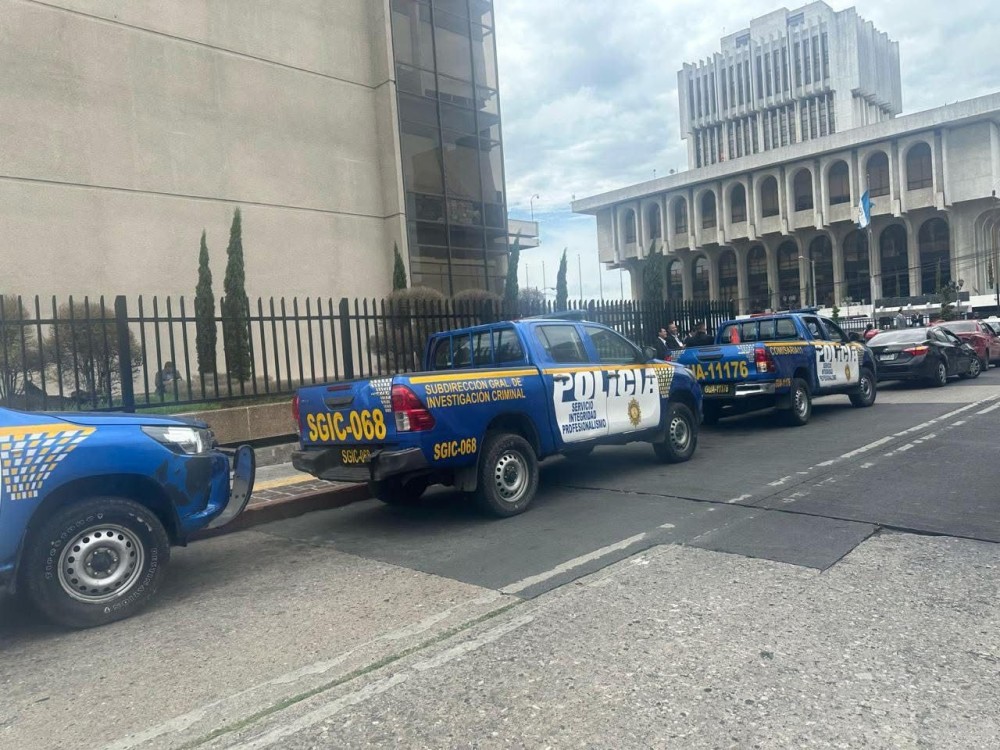 Allanamientos por falsificación de firmas y sellos de notarios en ciudad de Guatemala y Quetzaltenango