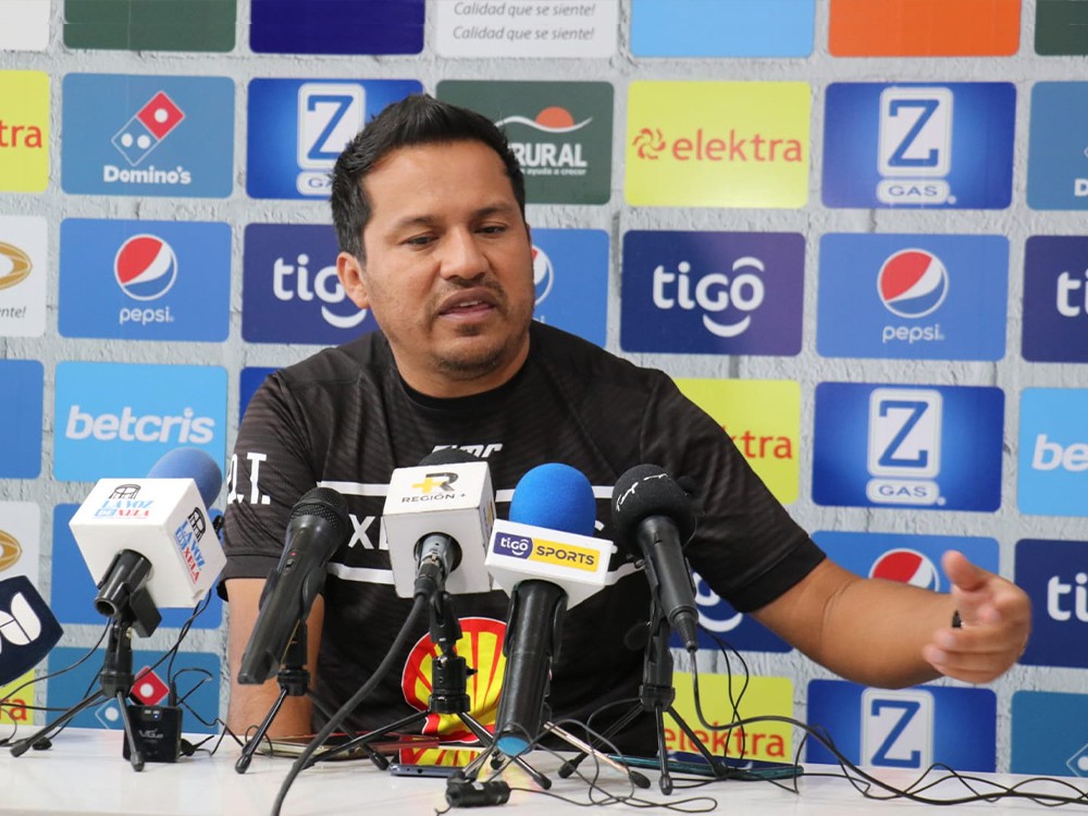 Amarini Villatoro revierte su decisión y renovará con Xelajú 