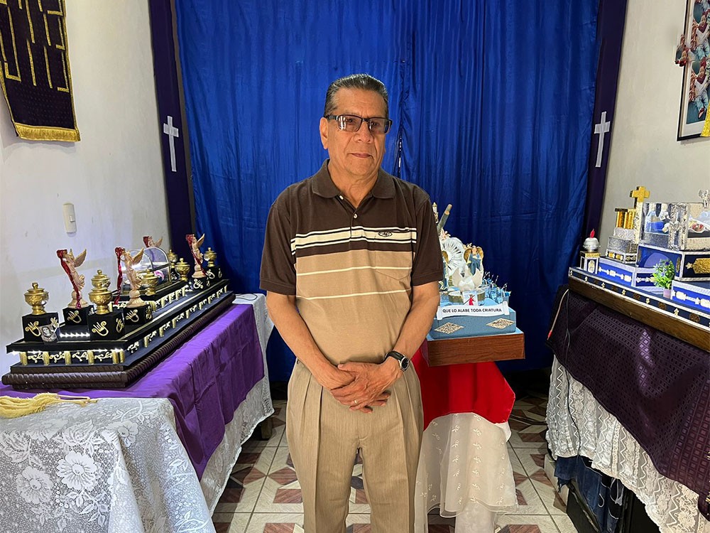 Andas en miniatura, el trabajo de este artista quetzalteco 