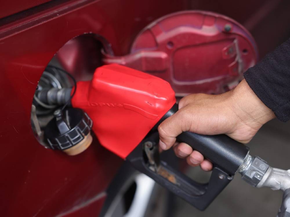 Ante desescalada del conflicto en Medio Oriente, confían en una baja en los precios del combustible