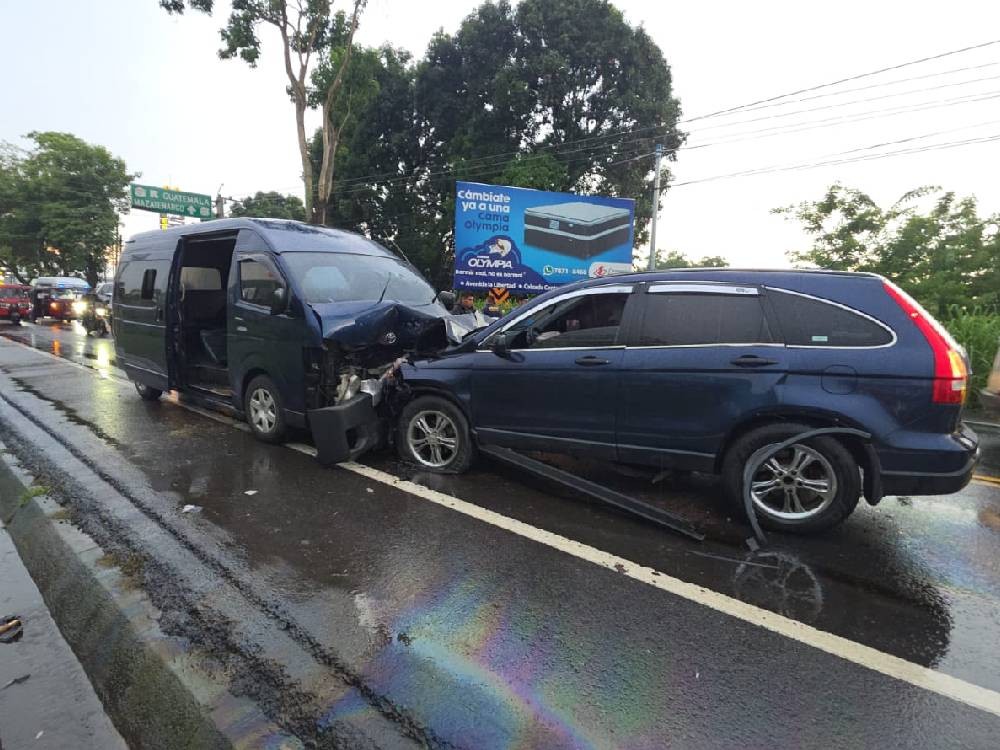 Aparatoso accidente de tránsito en el kilómetro 163.5 de la ruta CA-2 deja al menos 10 heridos
