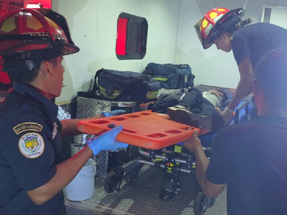 Aparatoso accidente vial deja a una familia herida en San José La Máquina