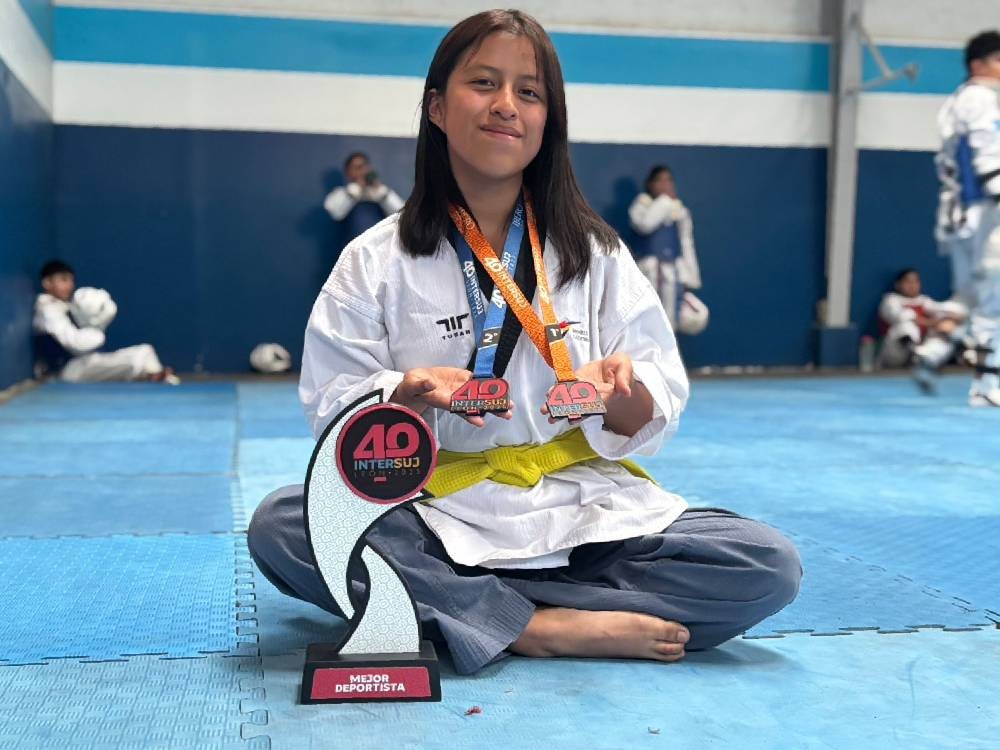 Atleta quetzalteca gana dos medallas en taekwondo en México 