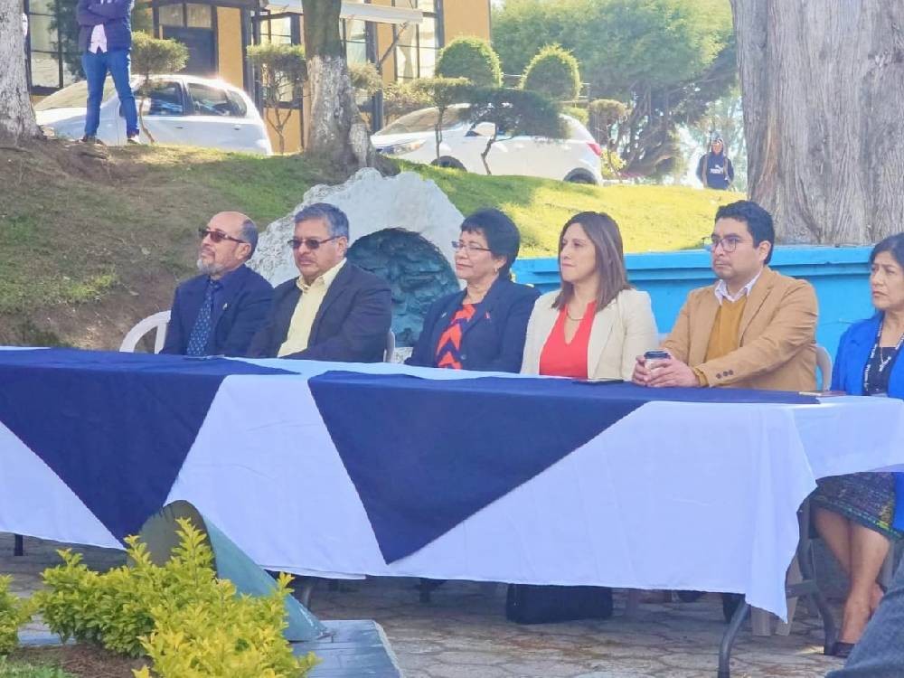 Autoridades del INEGAP cambian la Rosa de la Paz en su 150 aniversario