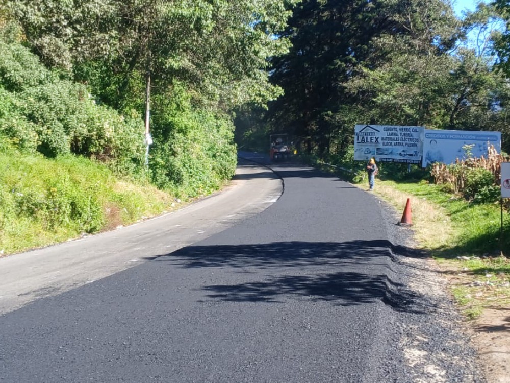 Avanza colocación de segunda carpeta asfáltica en ruta hacia la zona cálida marquense