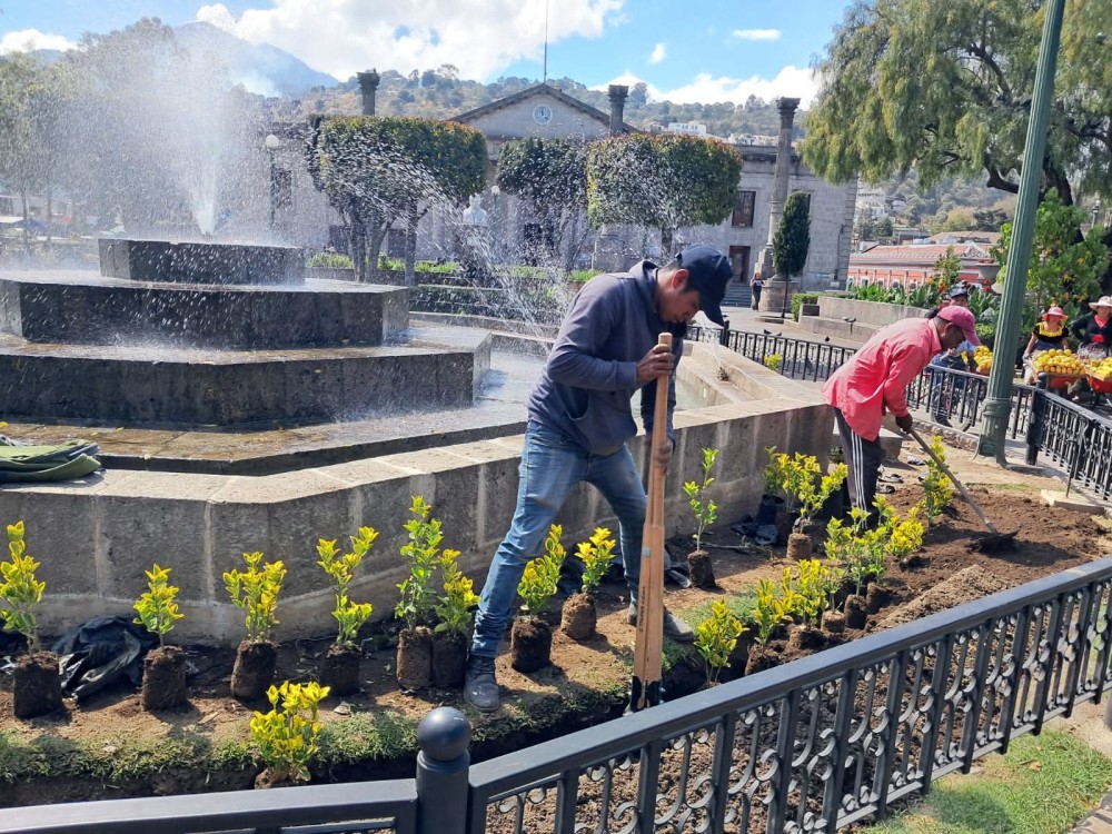 Avanza la recuperación de la fuente del Parque Central de Quetzaltenango