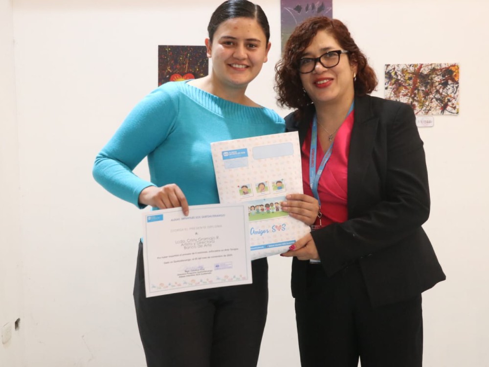 Banco de Arte abre exposición de arte denominada Arte Terapia en Xela