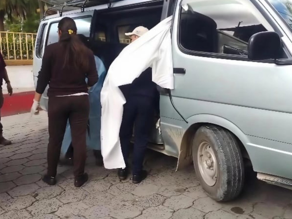 Bebé nace en microbús tras quedar varados en ruta en reparación en Huehuetenango