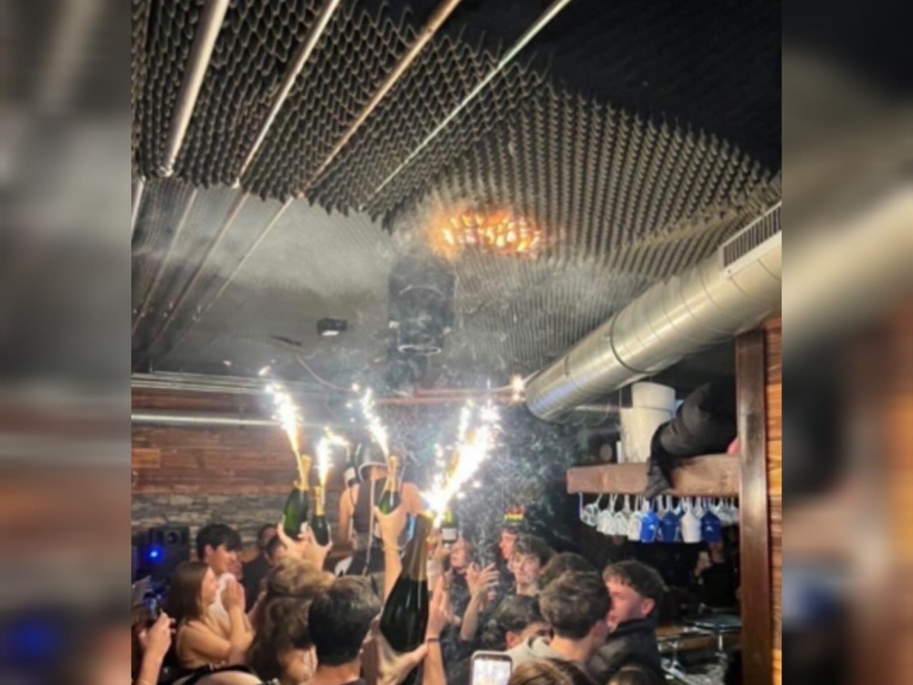 Bengalas en botellas de champán, serían el origen del incendio en bar suizo que cobró la vida de 40 personas 