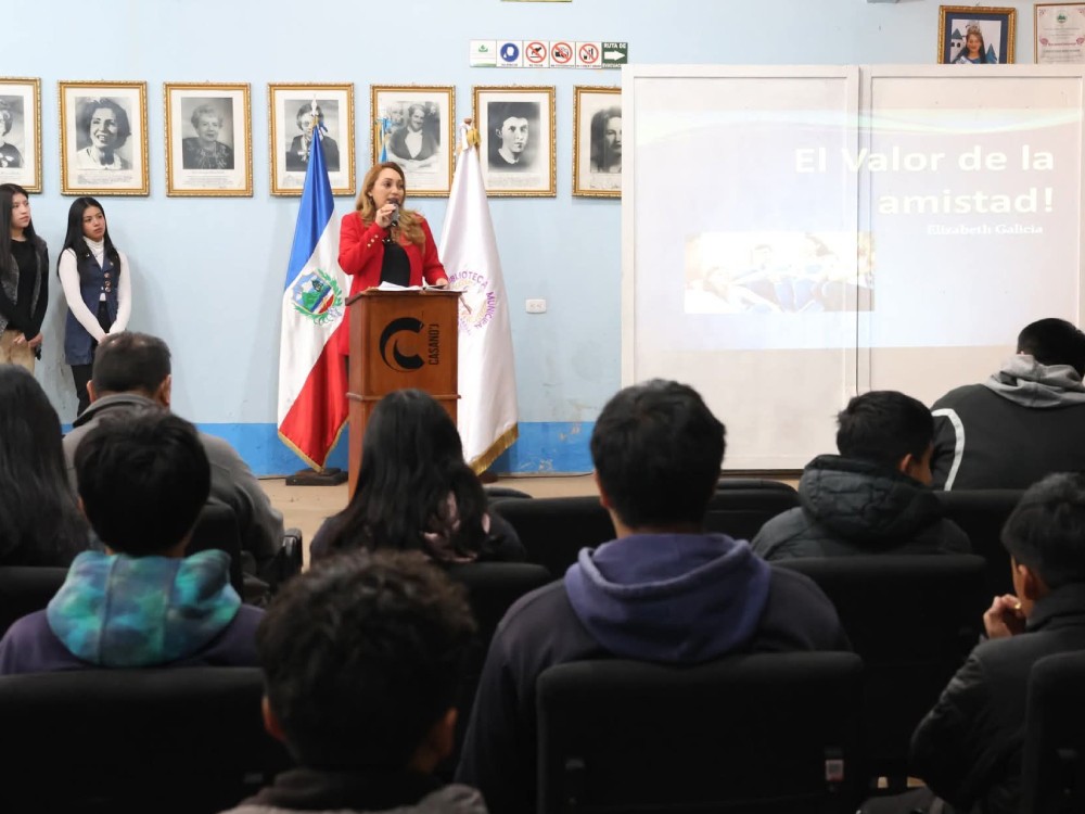 Biblioteca Municipal reúne a 175 estudiantes en charla sobre la importancia de la amistad