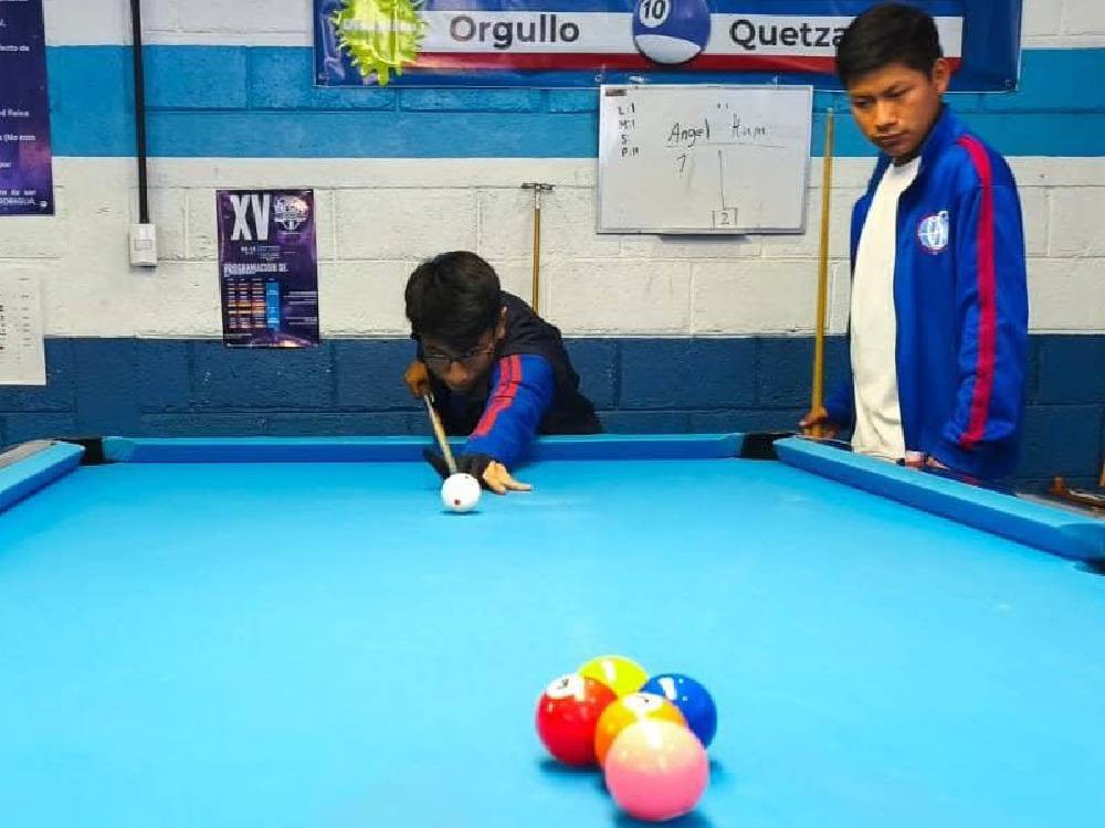 Billar Deportivo brinda espacio a personas con discapacidad en Xela 