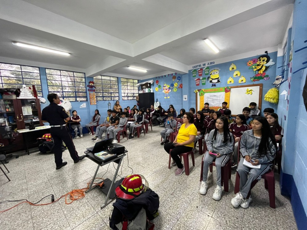 Bomberos han capacitado a estudiantes de más de 30 centros educativos